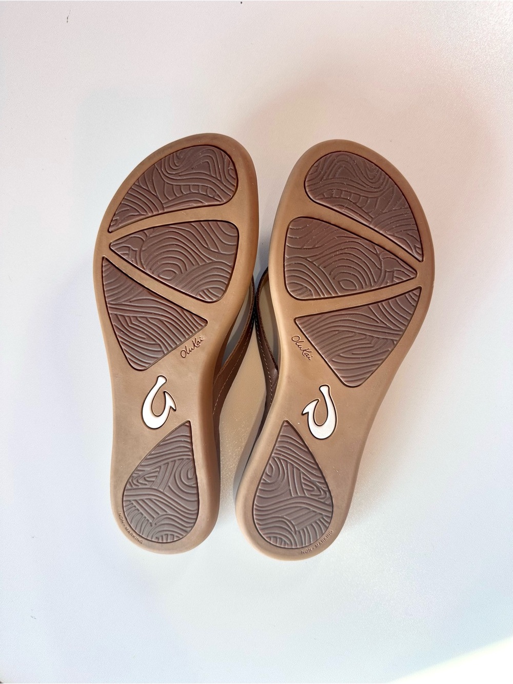 NWOT Women’s OluKai Honu Flip Flop Leather Sandals - Picture 10 of 11